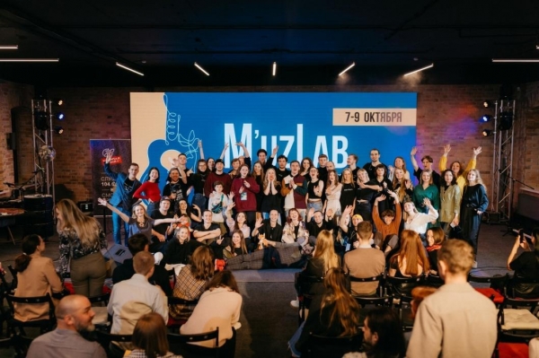      V     MuzLab