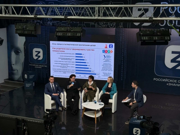 Патриоты Урала: жителям УрФО рассказали о патриотическом воспитании молодежи Патриоты Урала: жителям УрФО рассказали о патриотическом воспитании молодежи