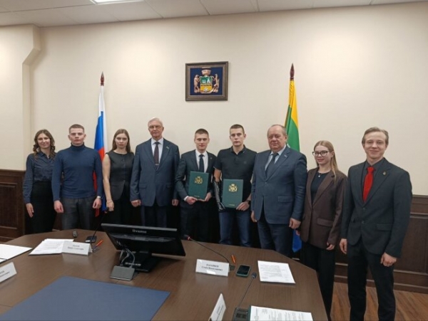 Молодежные палаты дум Тюмени и Екатеринбурга договорились о сотрудничестве Молодежные палаты дум Тюмени и Екатеринбурга договорились о сотрудничестве