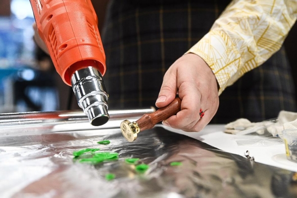 Тюменские волонтеры создают логические игры и игрушки из бросовых материалов Тюменские волонтеры создают логические игры и игрушки из бросовых материалов